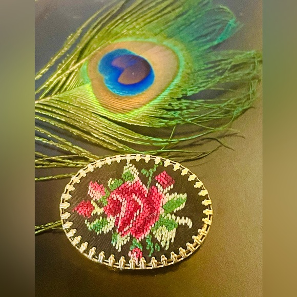 Vintage Rose Petit Embroidered Brooch - Picture 6 of 8